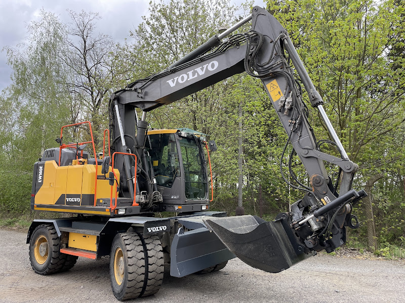 IMG_3802 kolový bagr Volvo EW160E s naklápěcím rotátorem a 3D nivelací XsitePRO